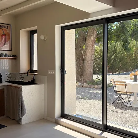 Maison Entière Avec 2 , Jardin Et Parking Appartamento